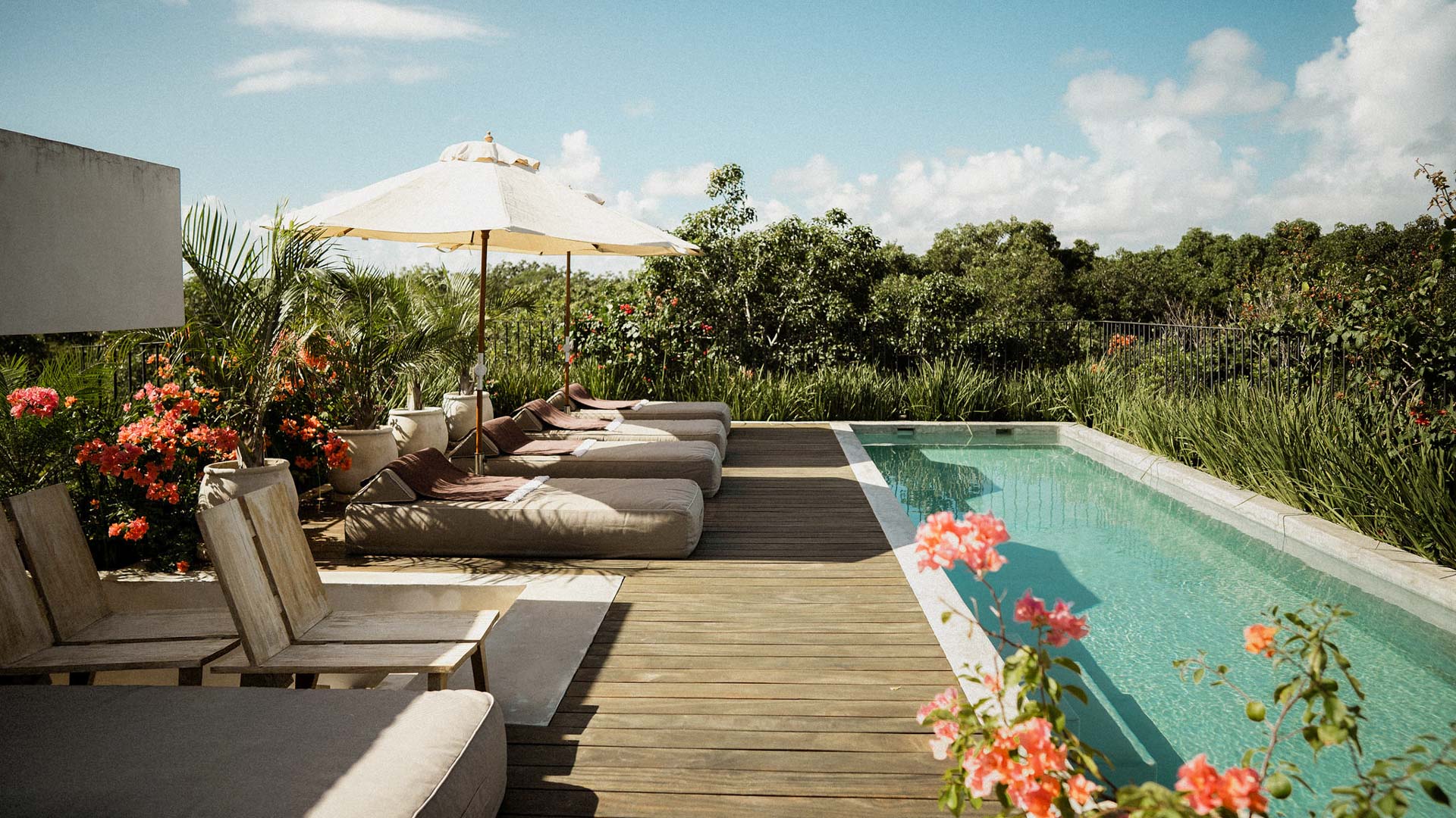 Elegante villa boho en comunidad cerrada de Tulum con acceso al resort